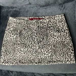 Max rave size 0 denim material cheeta print mini skirt 98% cotton, 2% spandex